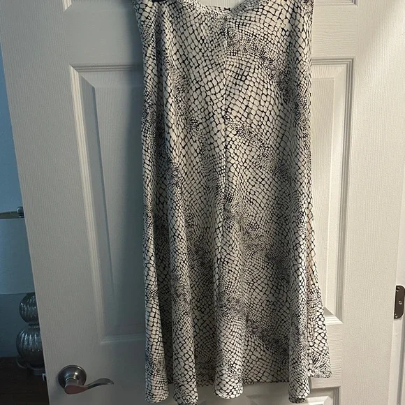 Banana Republic Factory Black and White Midi Skirt - Picture 3 of 4